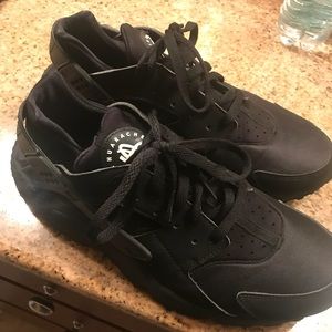 All Black Hurraches